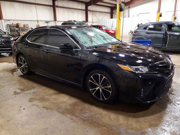 2019 TOYOTA CAMRY L/LE/SE/XLE — Passenger 3/4