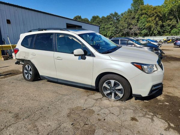 2018 SUBARU FORESTER — Passenger 3/4
