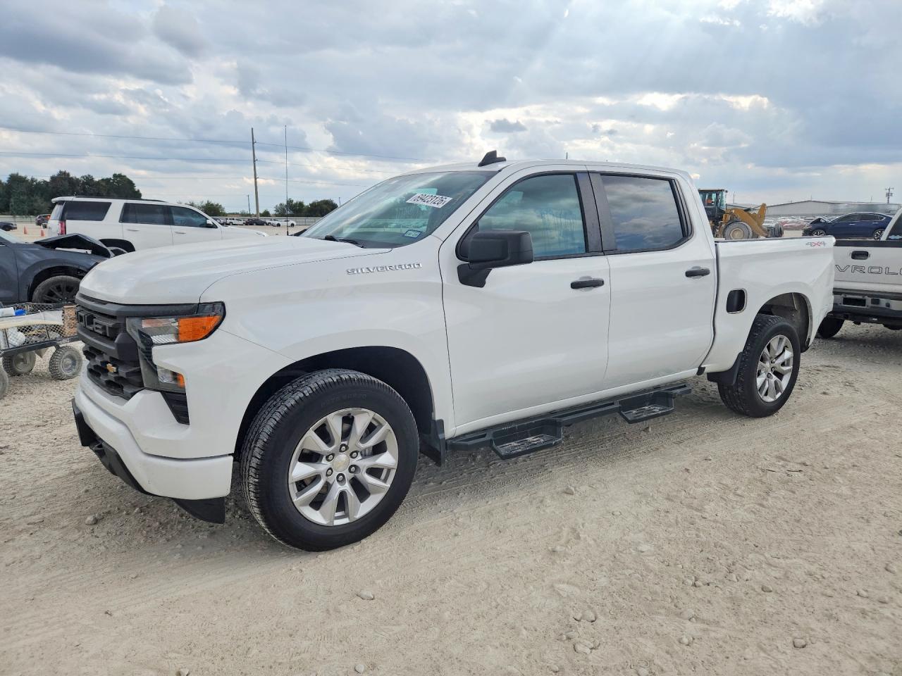 2022 CHEVROLET SILVERADO Custom — Front 3/4