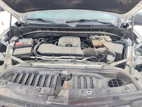 2022 CHEVROLET SILVERADO Custom — Engine bay