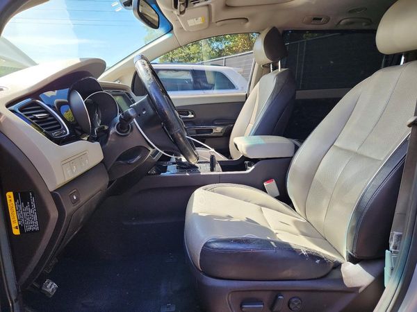 2015 KIA SEDONA TOP - High Level — DENT