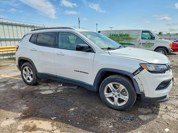 2023 JEEP COMPASS — Passenger 3/4