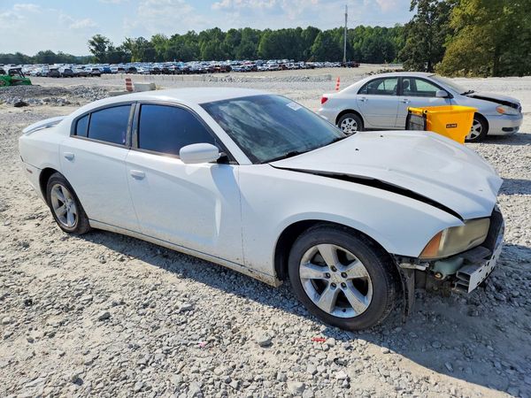 2013 DODGE CHARGER SE — Passenger 3/4