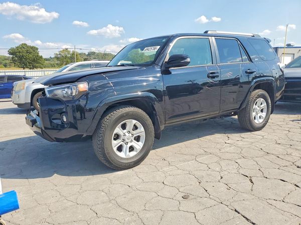 2022 TOYOTA 4RUNNER — Front 3/4