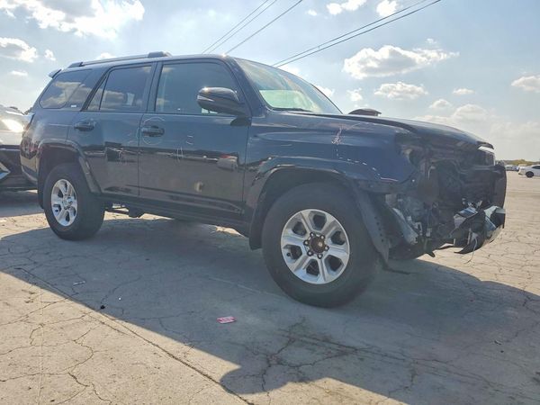2022 TOYOTA 4RUNNER — Passenger 3/4
