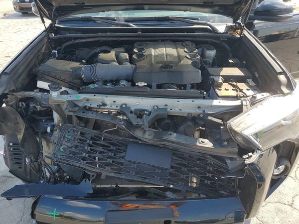 2022 TOYOTA 4RUNNER — Engine bay