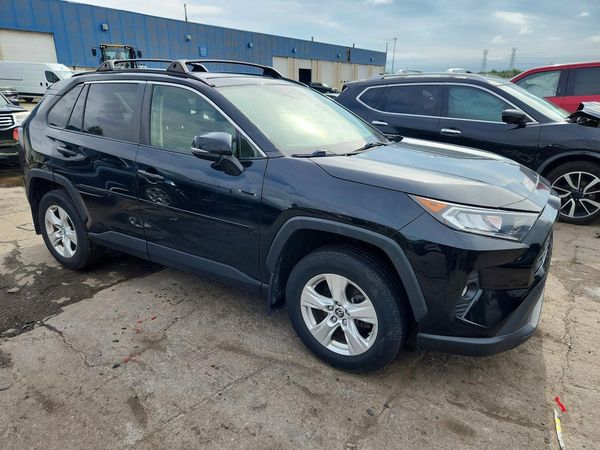 2019 TOYOTA RAV4 XLE / XLE Premium 4WD — Passenger 3/4