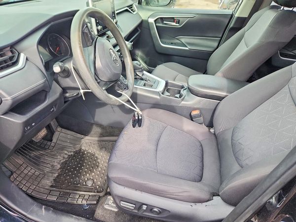 2019 TOYOTA RAV4 XLE / XLE Premium 4WD — DENT