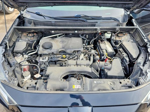 2019 TOYOTA RAV4 XLE / XLE Premium 4WD — Engine bay