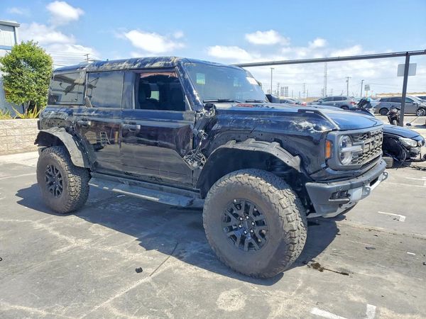 2026 FORD BRONCO — Passenger 3/4