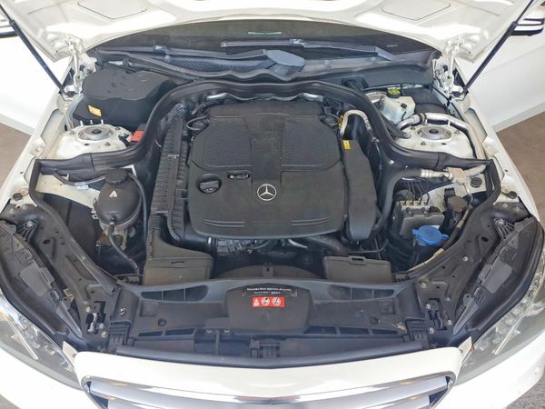 2016 MERCEDES-BENZ E350 — Engine bay
