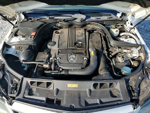 2012 MERCEDES-BENZ C — Engine bay