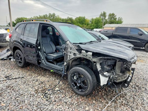 2023 SUBARU FORESTER — Passenger 3/4