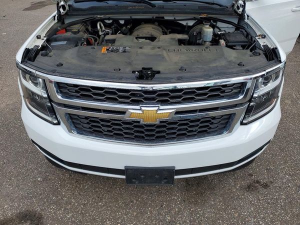 2018 CHEVROLET SUBURBAN LS — Engine bay