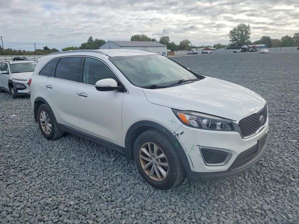 2018 KIA SORENTO L, LX — Passenger 3/4