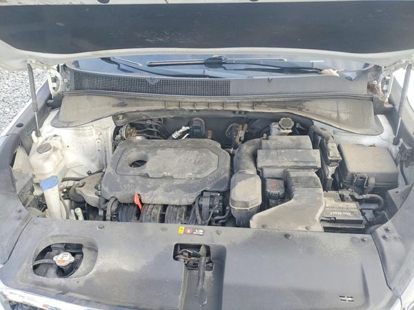 2018 KIA SORENTO L, LX — Engine bay