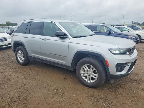 2023 JEEP GRAND CHEROKEE Laredo, Altitude — Passenger 3/4