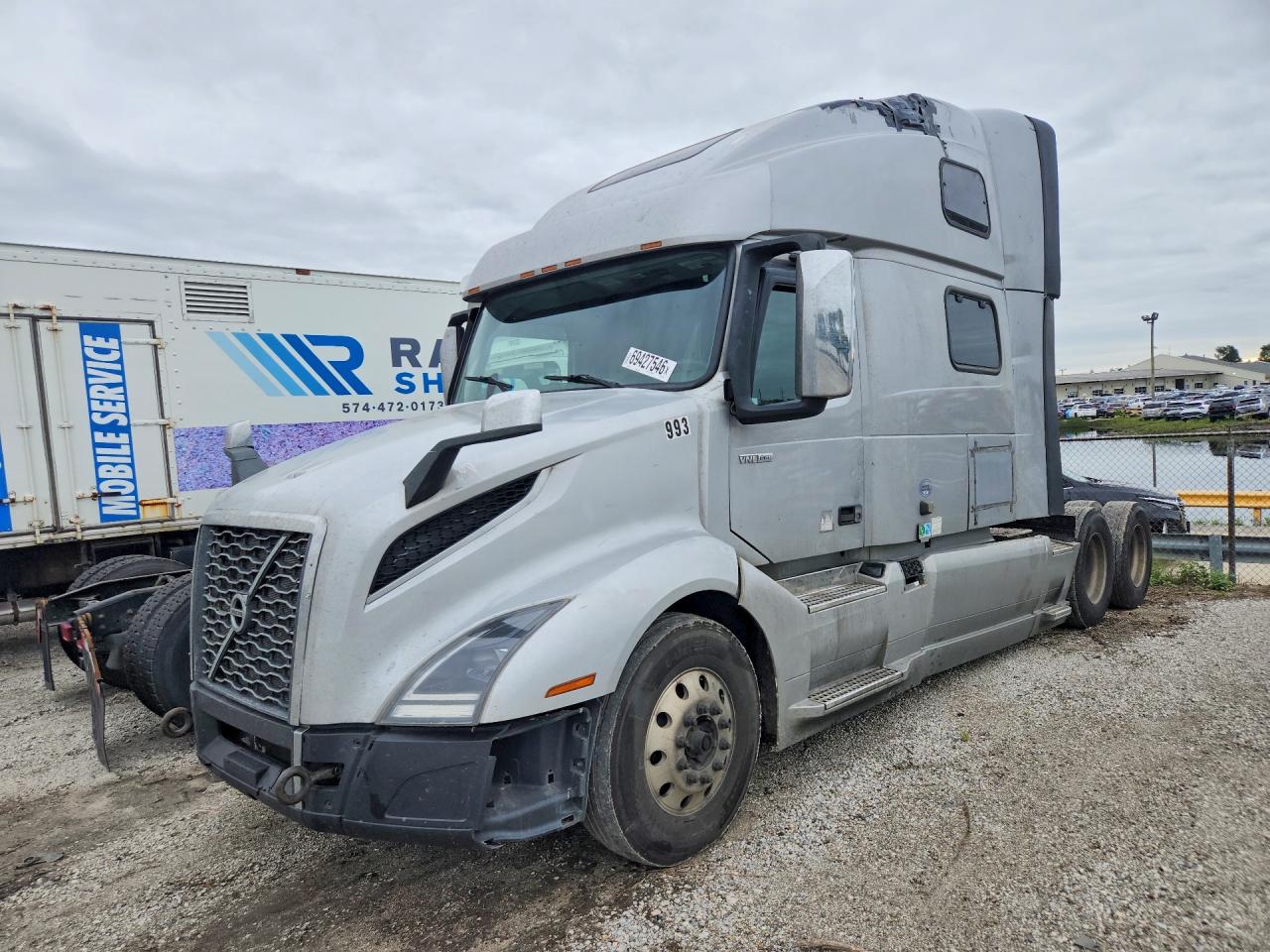 2020 VOLVO VN — Front 3/4