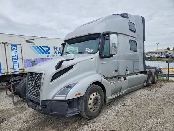 2020 VOLVO VN — DSFA — Front 3/4