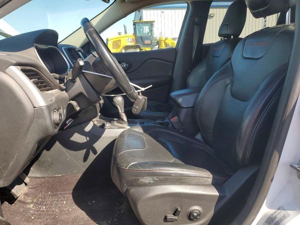 2016 JEEP CHEROKEE — DENT