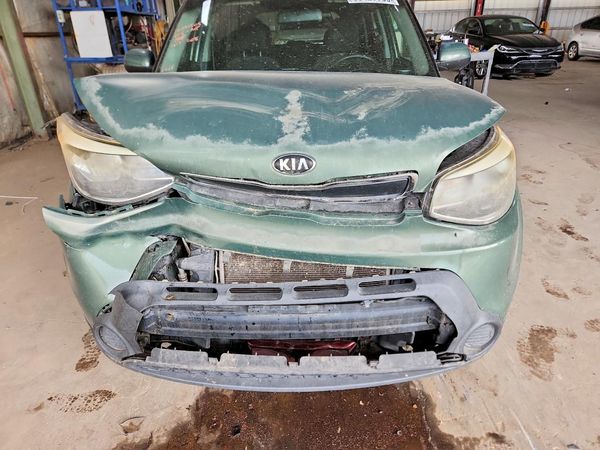 2014 KIA SOUL — Engine bay