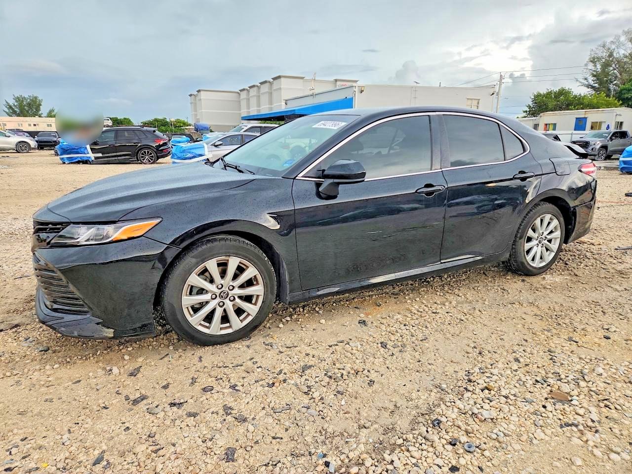 2018 TOYOTA CAMRY LE/SE/XLE/XSE — Front 3/4