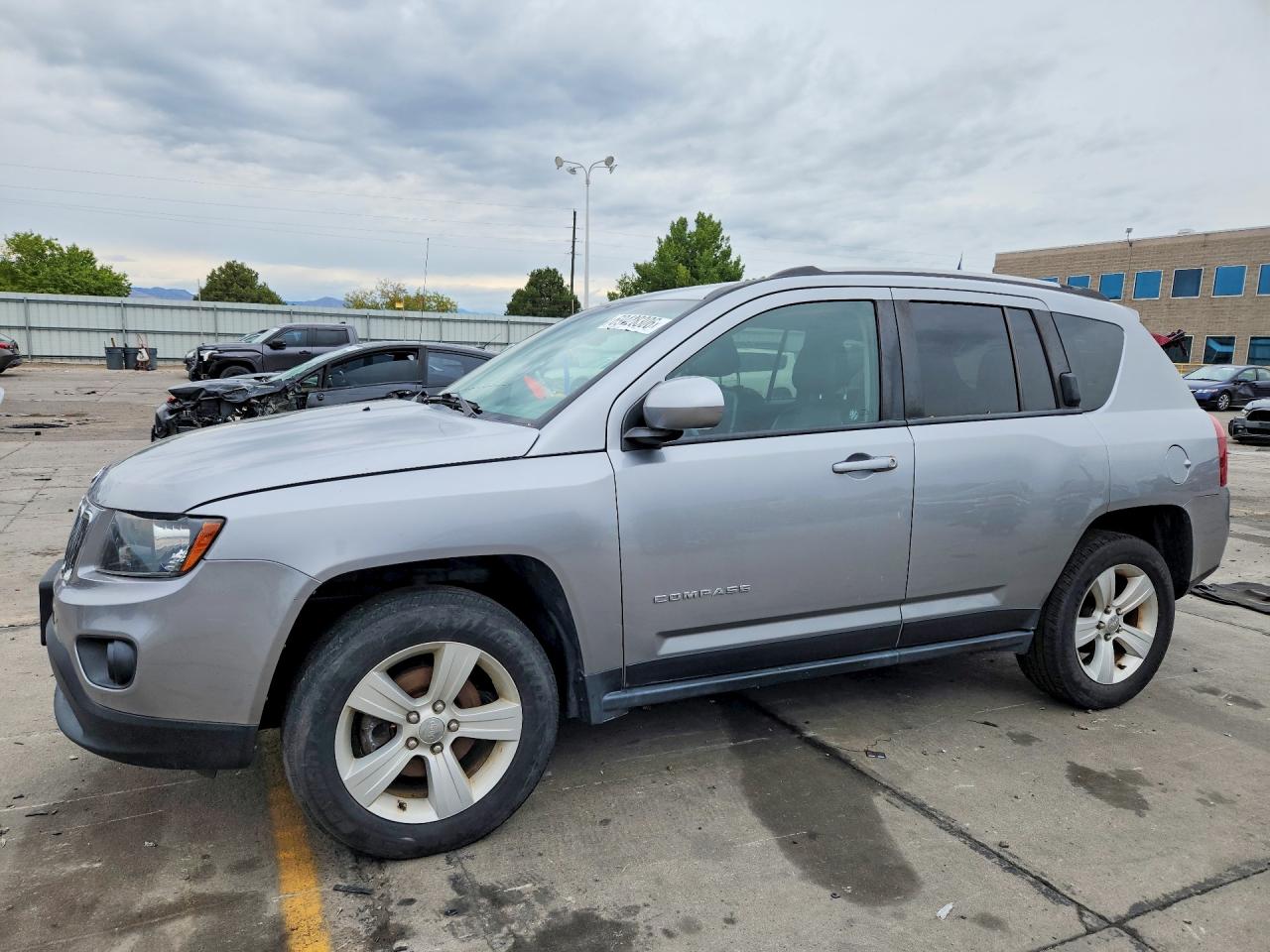 2017 JEEP COMPASS Latitude — Front 3/4