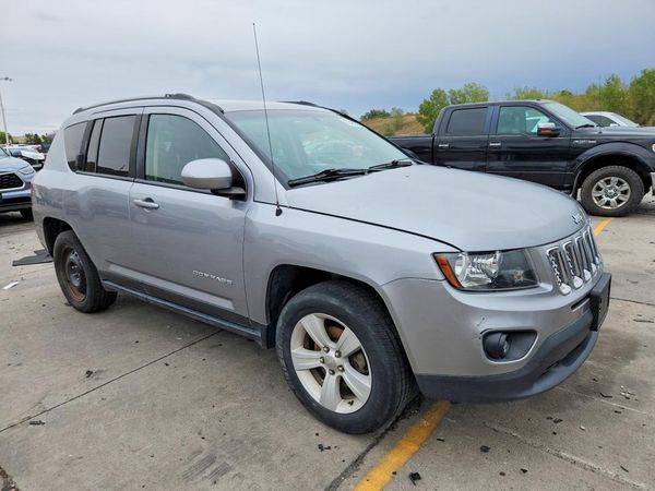 2017 JEEP COMPASS Latitude — Passenger 3/4