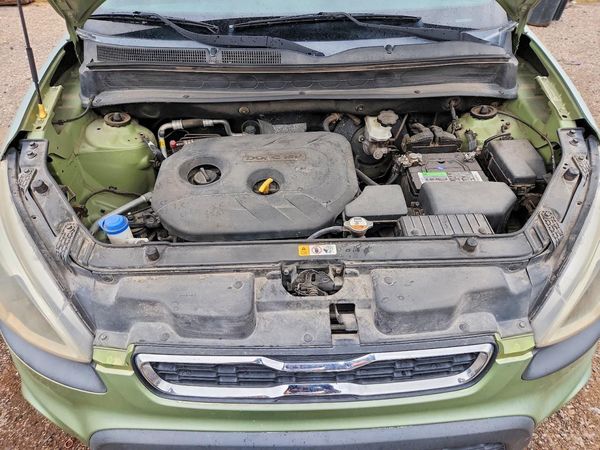 2012 KIA SOUL GL — Engine bay