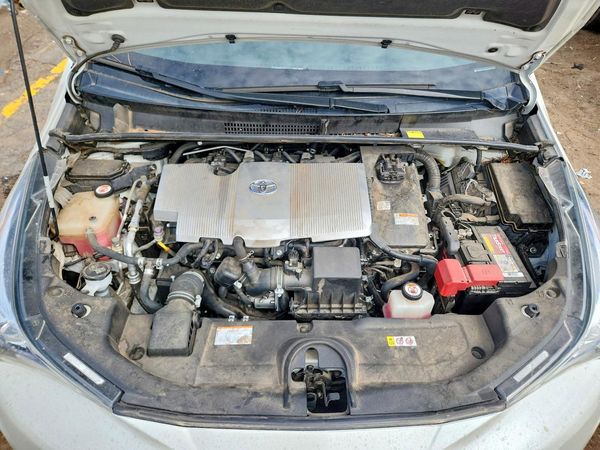 2017 TOYOTA PRIUS One/Two — Engine bay