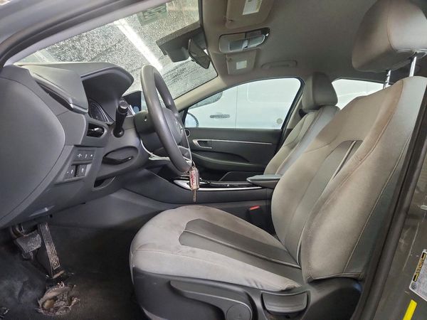 2021 HYUNDAI SONATA SE — DENT