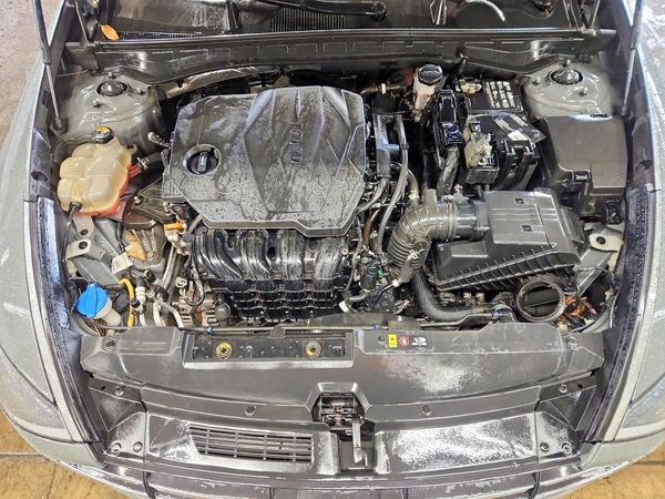 2021 HYUNDAI SONATA SE — Engine bay