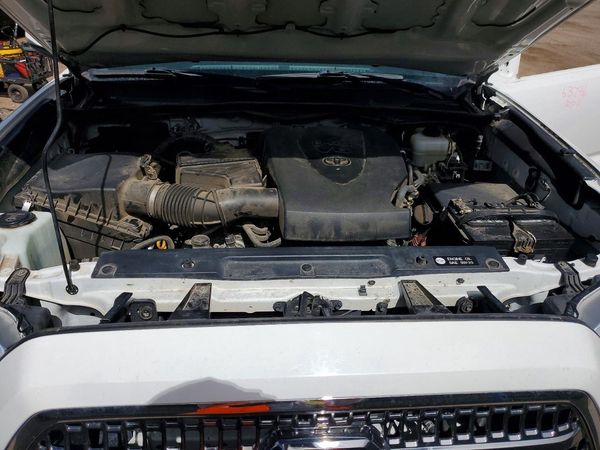 2016 TOYOTA TACOMA — Engine bay