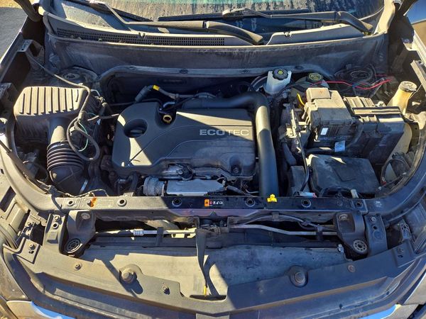 2020 CHEVROLET EQUINOX LS — Engine bay