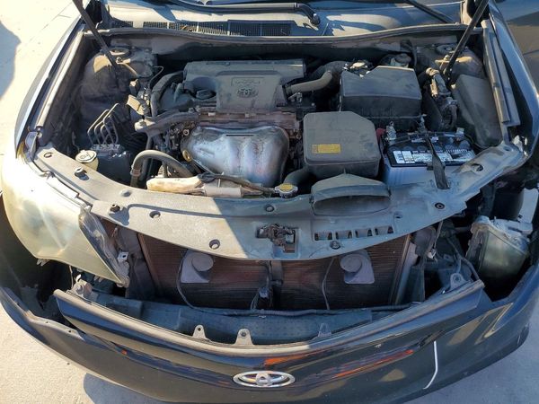 2013 TOYOTA CAMRY — Engine bay