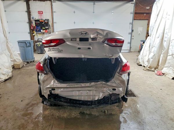 2018 HYUNDAI ELANTRA SE — DIRR