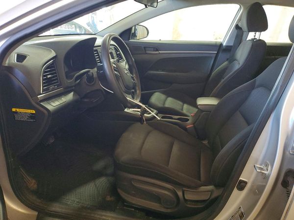2018 HYUNDAI ELANTRA SE — DENT