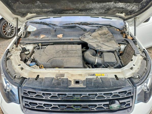 2018 LAND ROVER DISCOVERY HSE — Engine bay