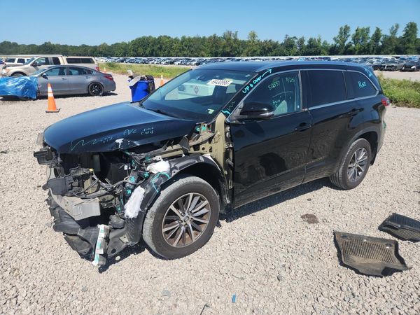 2017 TOYOTA HIGHLANDER — Front 3/4