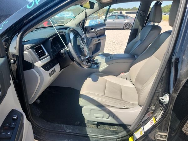 2017 TOYOTA HIGHLANDER — DENT