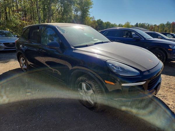 2015 PORSCHE CAYENNE — Passenger 3/4