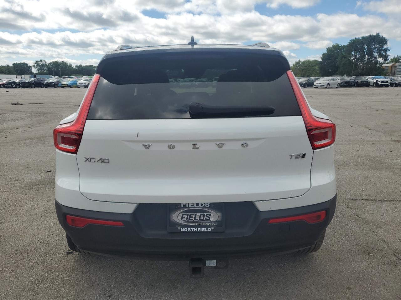 2021 VOLVO XC40 R-Design