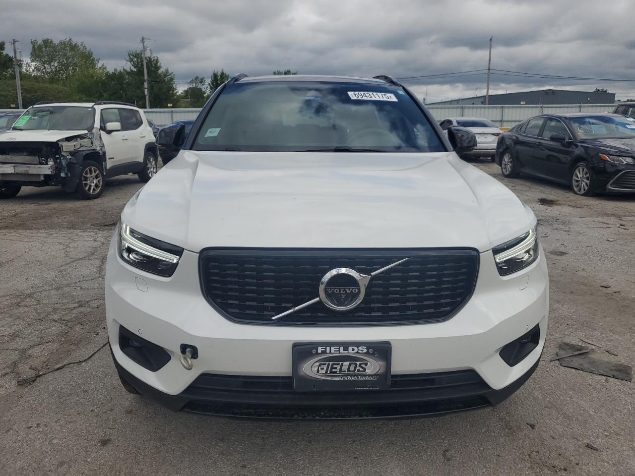 2021 VOLVO XC40 R-Design