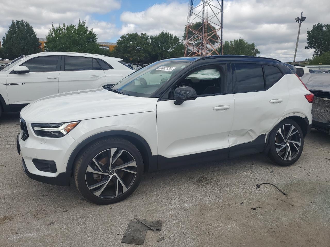 2021 VOLVO XC40 R-Design