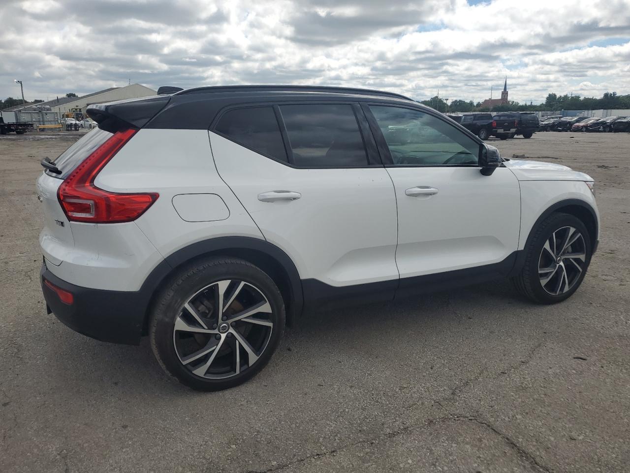 2021 VOLVO XC40 R-Design