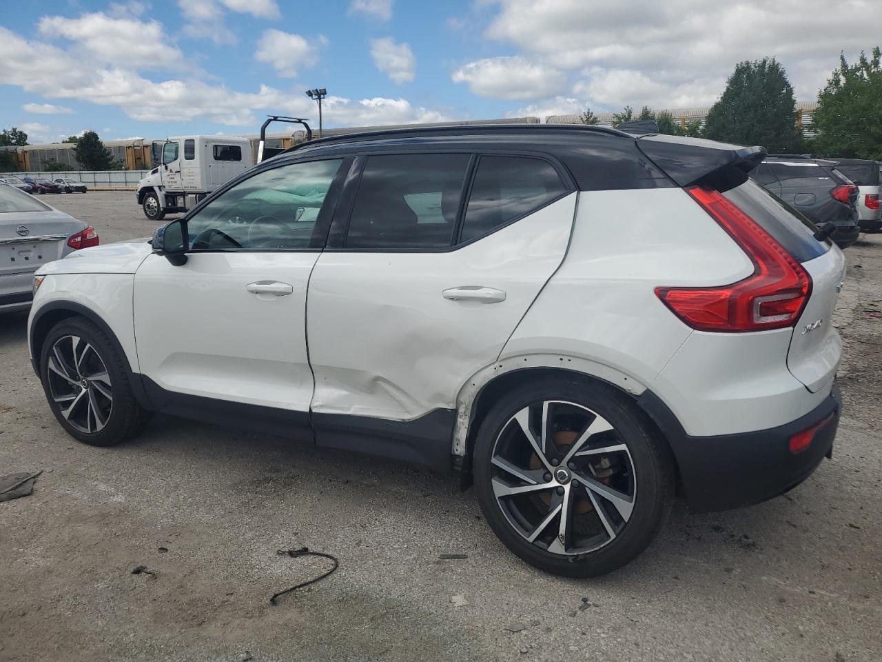 2021 VOLVO XC40 R-Design