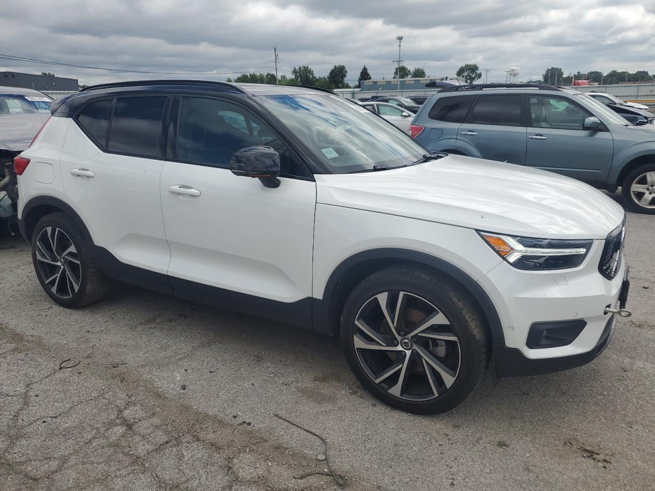 2021 VOLVO XC40 R-Design