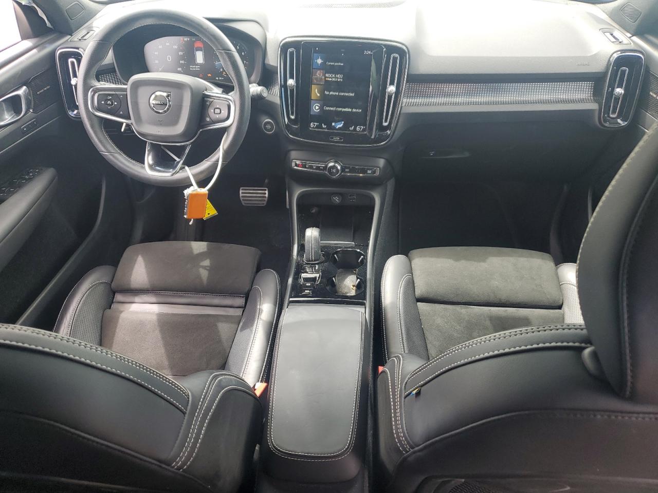 2021 VOLVO XC40 R-Design