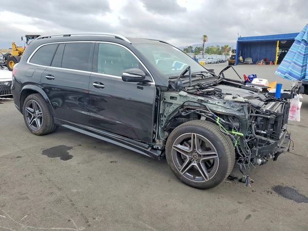 2025 MERCEDES-BENZ GLS — Passenger 3/4