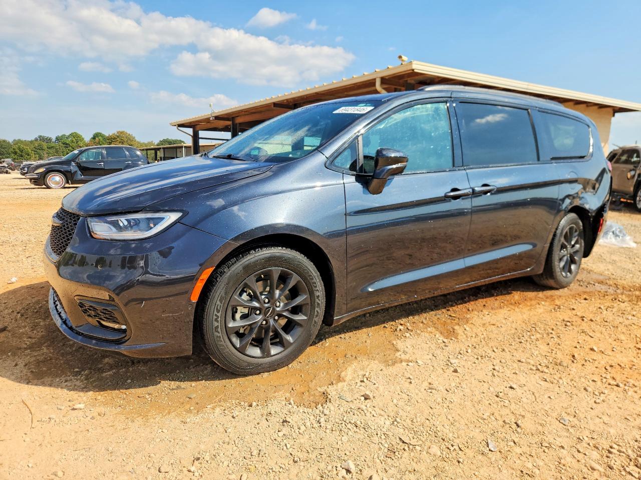 2021 CHRYSLER PACIFICA — Front 3/4